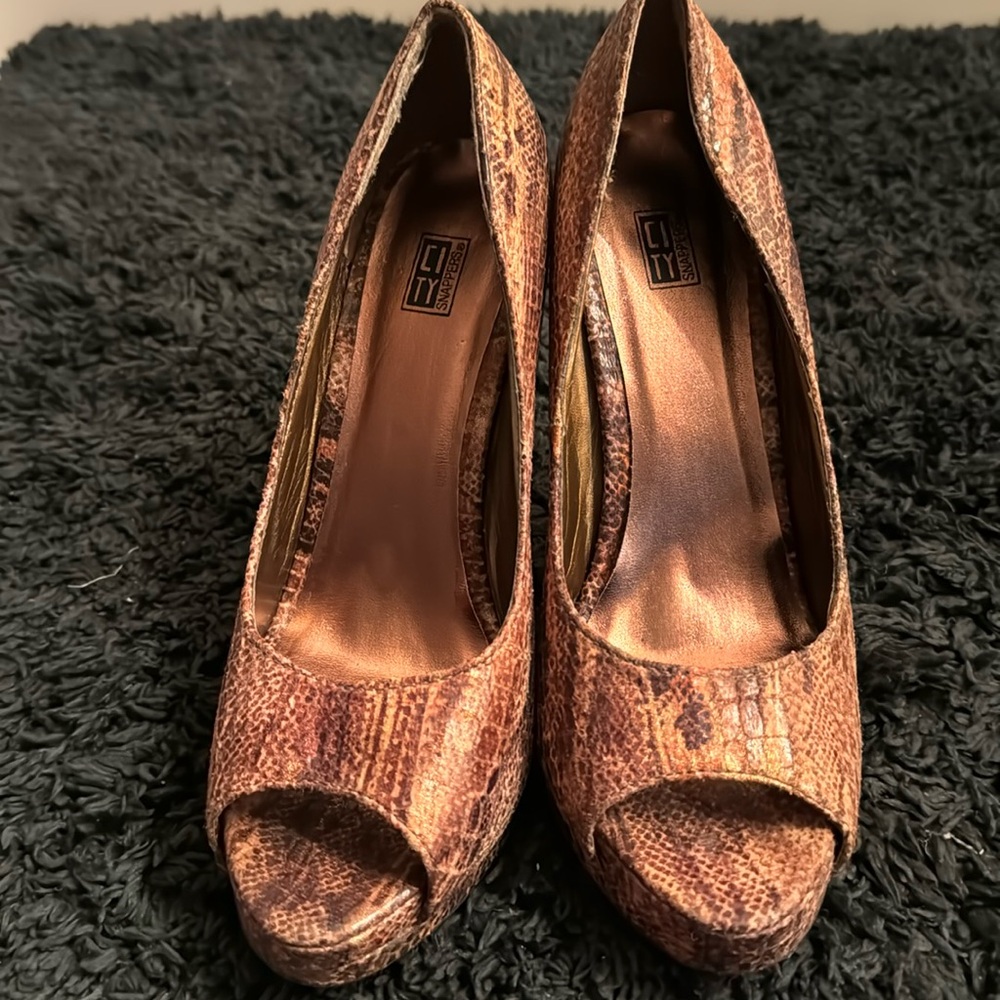 City snapper platform snake like design high heels